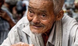 网红吃老汉瓜,传统美食新风尚