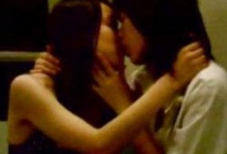 亲嘴上视频在线观看