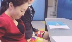 新闻主持人失误爆料,意外爆料引发舆论风波