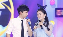 张杰爆料谢娜项链视频,揭秘明星夫妻甜蜜瞬间